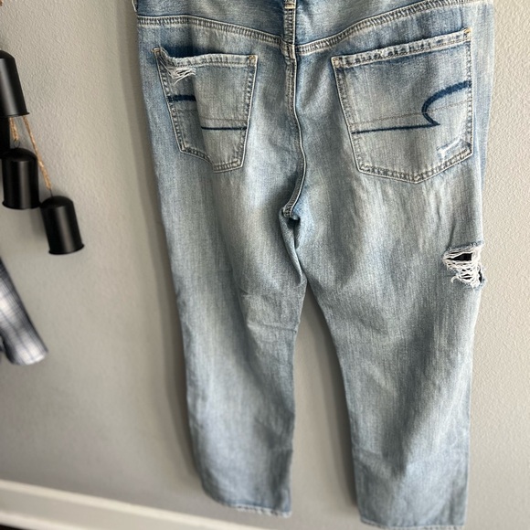 Distressed Light Wash Jeans - Picture 7 of 9
